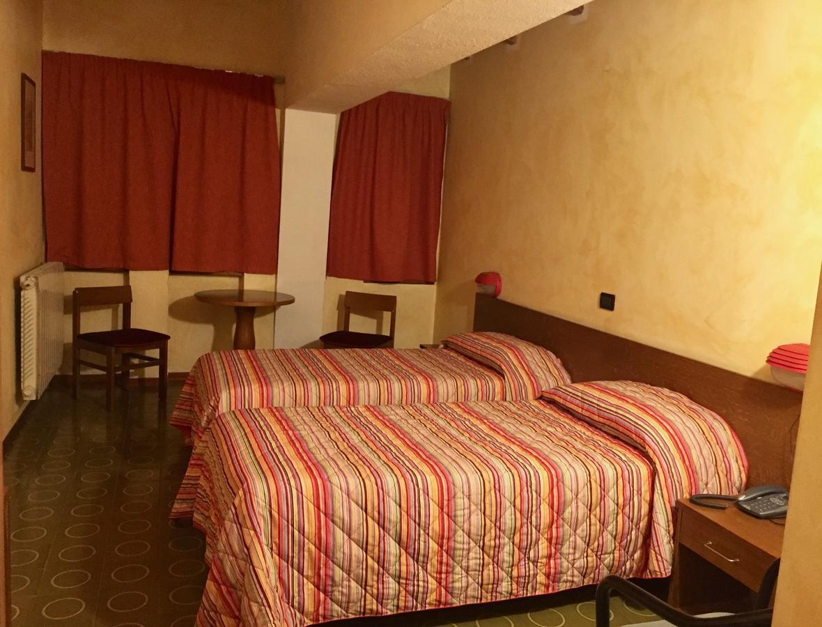 Hotel Sarre Exterior photo